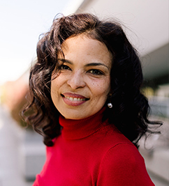 headshot of fabiana macmillan